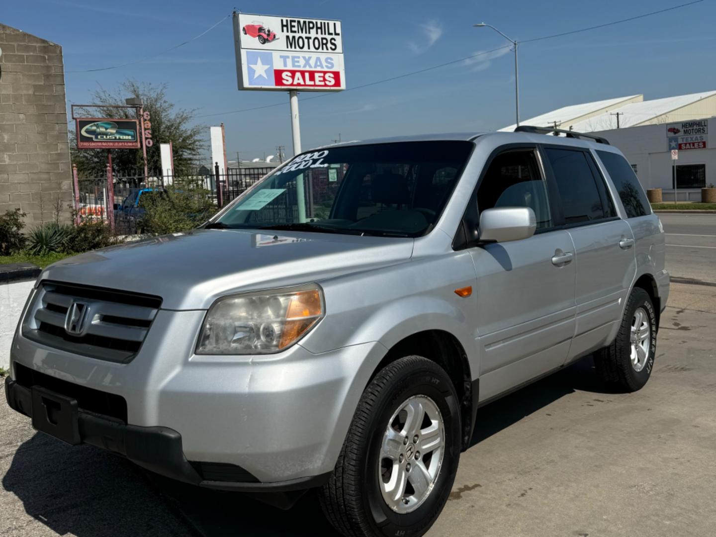 2008 Silver Honda Pilot (5FNYF28298B) , Automatic transmission, located at 3624 Hemphill St., Fort Worth, TX, 76110, (817) 926-8921, 32.696205, -97.331985 - Photo#1